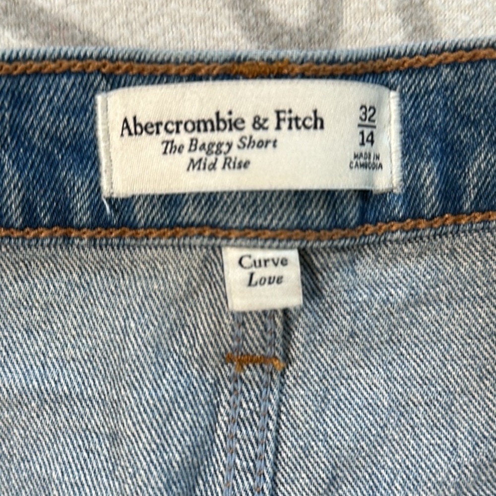 Abercrombie & Fitch The Baggy Short Mid Rise - Picture 3 of 4